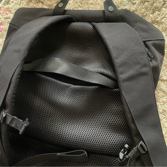 Lululemon Early Embark Mens Black Backpack with luggage strap - Picture 13 of 13